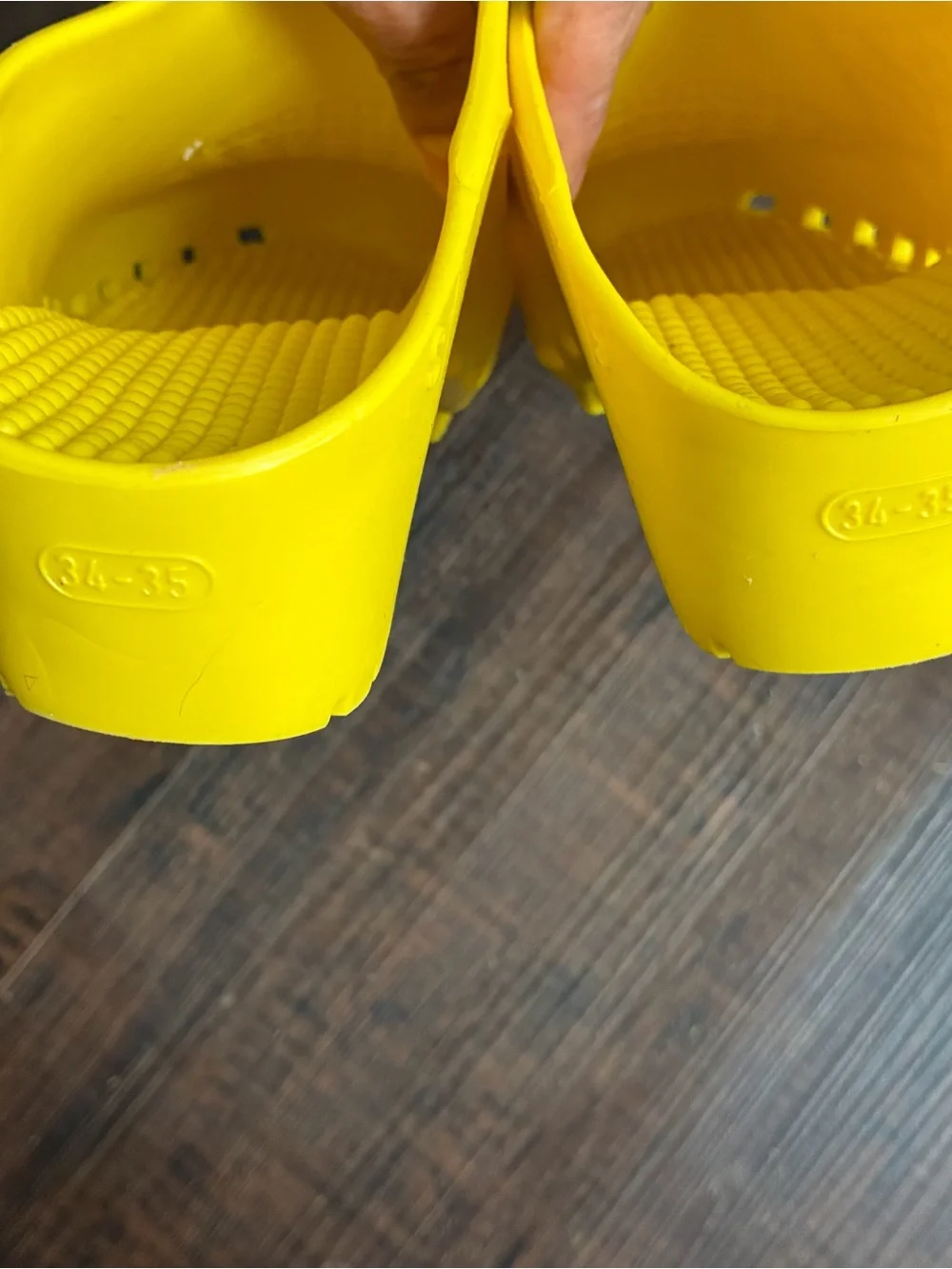 CaliZup Men's Yellow Slip-On Clogs